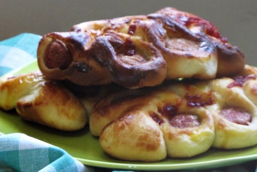 Sosisli Çörek 1 sosisli-corek