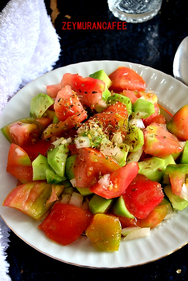 Domates Salatalık Salatası 5 DOMATES SALATASI