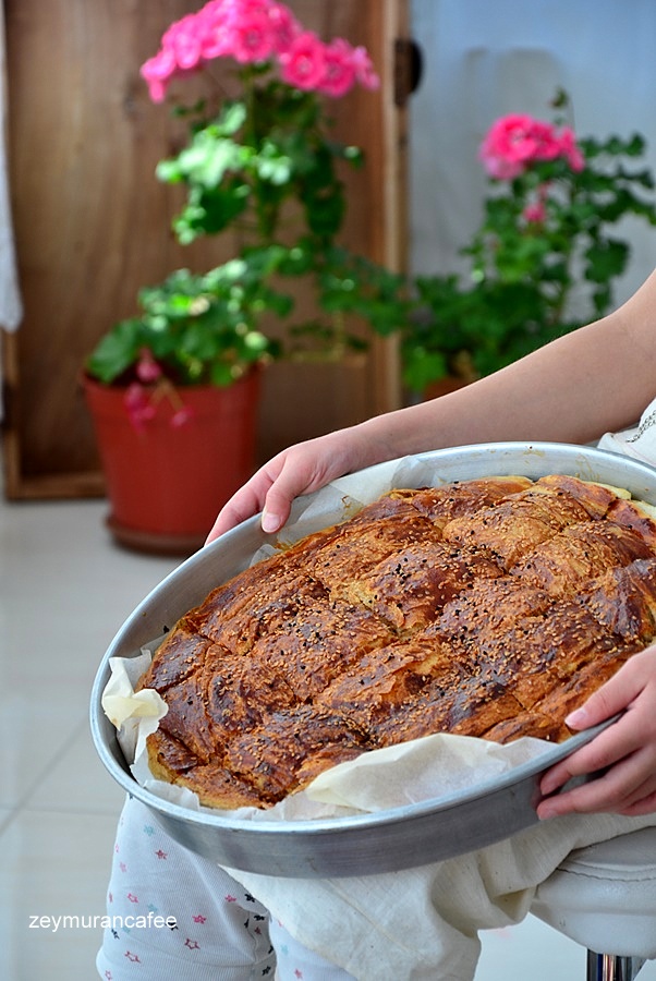 Haşhaşlı Tepsi Çöreği Tarifi 17 478